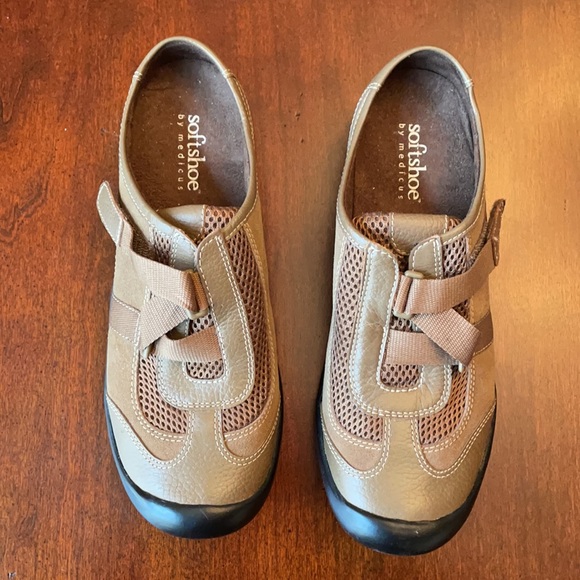 Never Worn SoftShoe by Medicus Charlotte Loafer - Picture 2 of 6